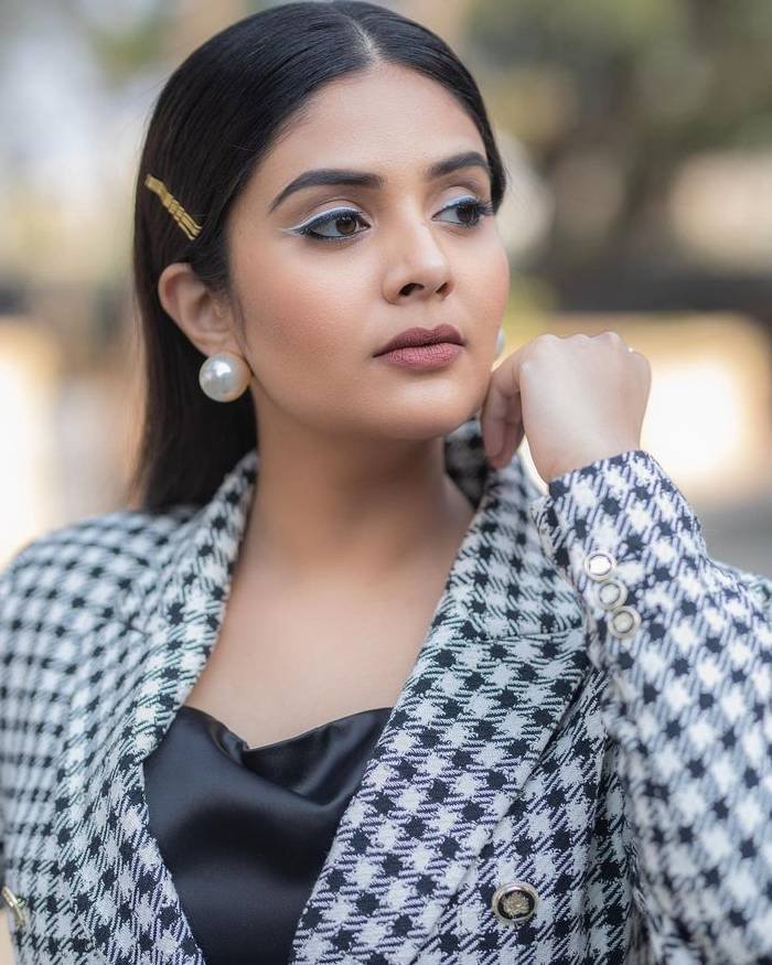 sreemukhi_ teluguvox  12